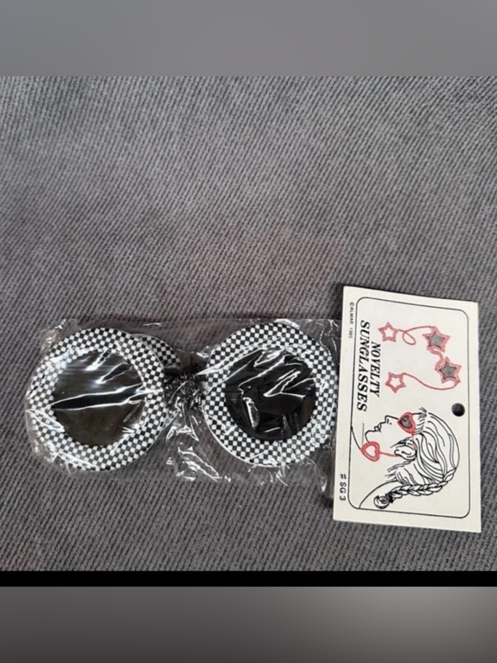 Vintage Round Sunglasses Dangle Earrings Chain  ‘80s Novelty Women’s Plastic